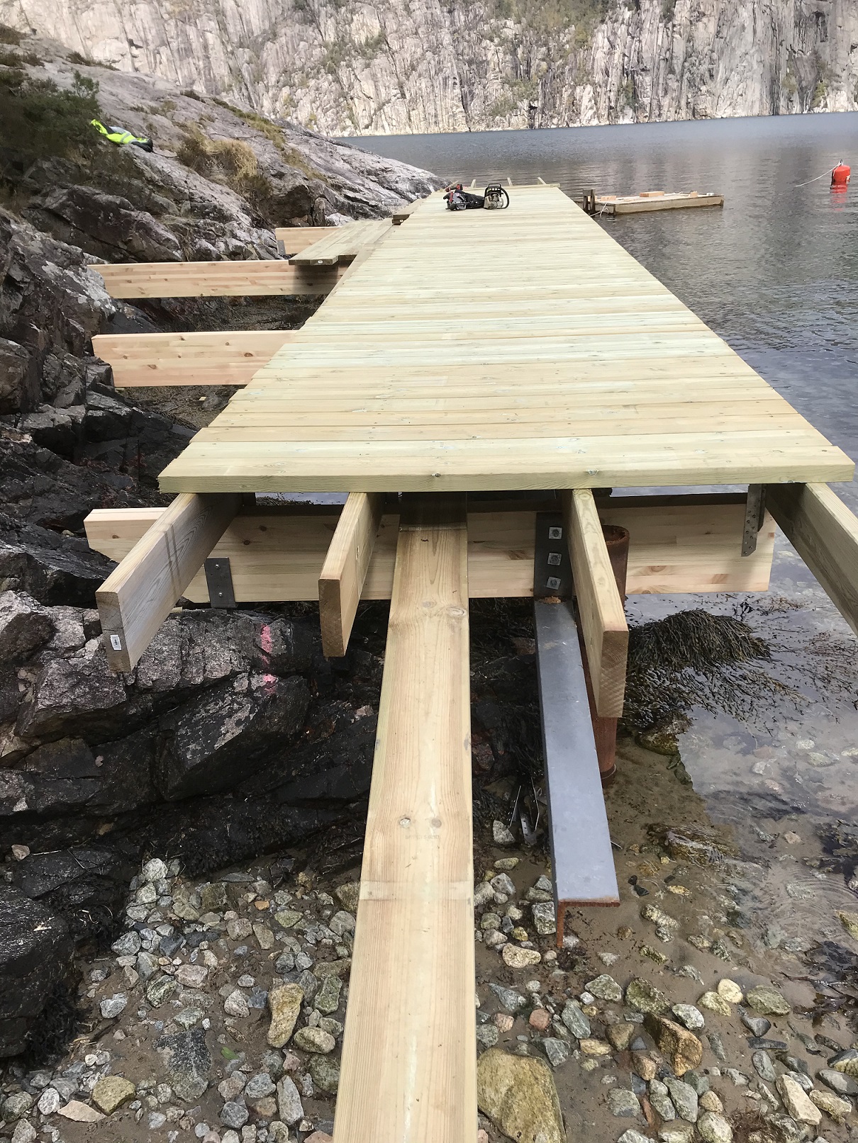 Ny i landstigningsbrygge i Dørvika