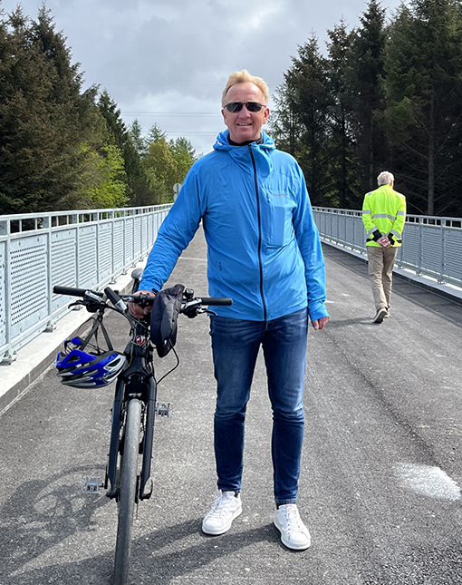 Geir Støle (Ap) var en av de første som tok i bruk broen