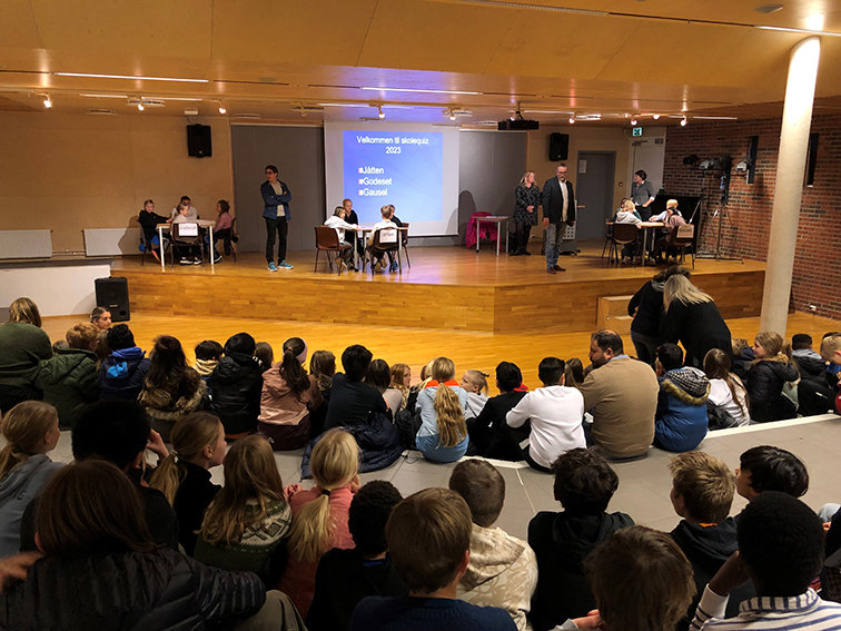 Bydelsquiz: Stor spenning i aulaen på Gausel skole.