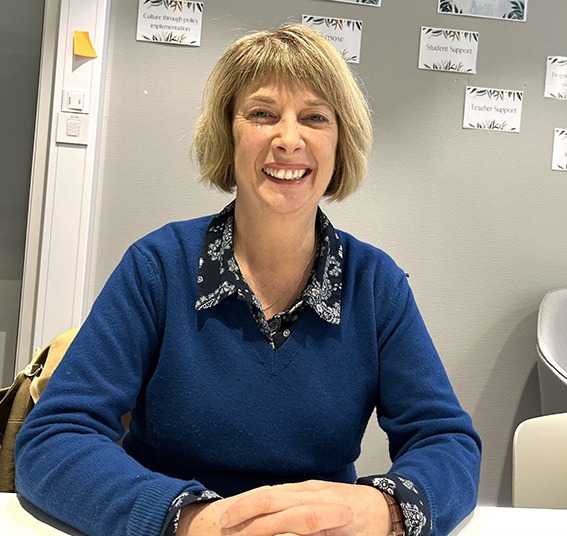 Rektor: Fiona Rhodes.