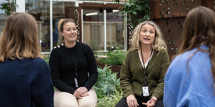 Familieterapeutene: Marianne Røst Reilstad og Gry Anette Øvstegård leder ungdomsgruppa.