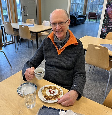 ÅPEN KAFÉ: Ernst Monsen er organist i Gausel kirke og fast gjest om torsdagene.
