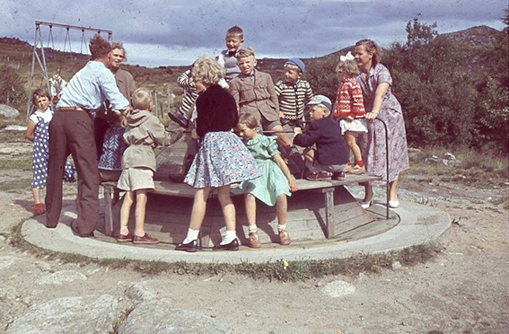 Lek: Karusellen på Folkvang: Foto: Olav Gismarvik.
